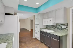 10825 W Caron Dr, Sun City, AZ 85351 - Photo 14