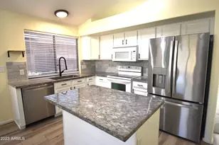 10230 W Country Club Trail, Peoria, AZ 85383 - Photo 10