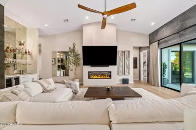 3810 E Clarendon Avenue, Phoenix, AZ 85018 - Photo 12
