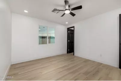 1602 N 57th Avenue, Phoenix, AZ 85035 - Photo 14