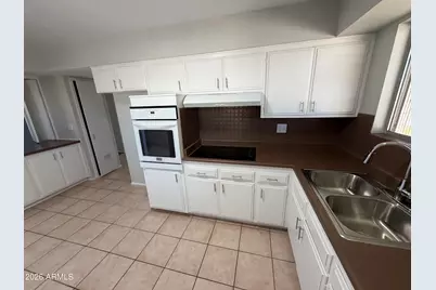 11024 W Abbott Avenue, Sun City, AZ 85351 - Photo 8