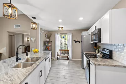 10333 W Highwood Lane, Sun City, AZ 85373 - Photo 10