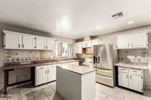 4116 N 64th Dr, Phoenix, AZ 85033 - Photo 2