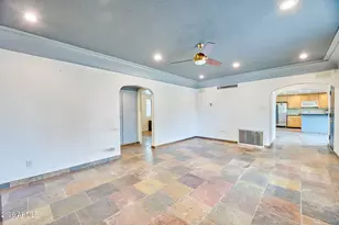 327 E Medlock Dr, Phoenix, AZ 85012 - Photo 14