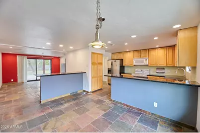 327 E Medlock Drive, Phoenix, AZ 85012 - Photo 2