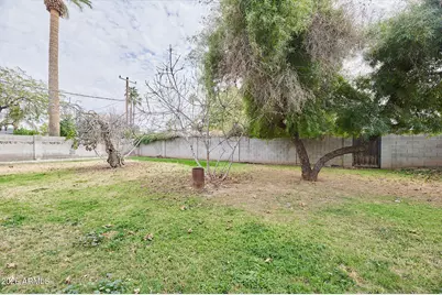 327 E Medlock Drive, Phoenix, AZ 85012 - Photo 34