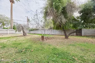 327 E Medlock Dr, Phoenix, AZ 85012 - Photo 34