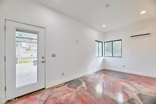 327 E Medlock Dr, Phoenix, AZ 85012 - Photo 30