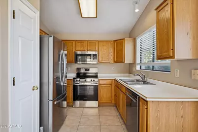 4425 E Hiddenview Drive, Phoenix, AZ 85048 - Photo 10