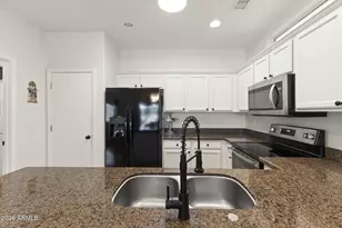 16506 W Lone Tree Ct, Surprise, AZ 85374 - Photo 10