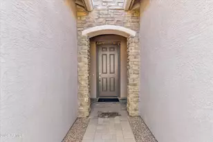 1073 E Holland Park Dr, Gilbert, AZ 85297 - Photo 4