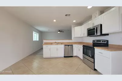 2955 W Saint Moritz Lane, Phoenix, AZ 85053 - Photo 8