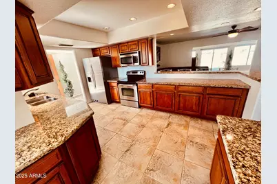 10416 W Prairie Hills Circle, Sun City, AZ 85351 - Photo 4