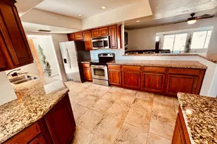 10416 W Prairie Hills Cir, Sun City, AZ 85351 - Photo 4