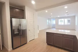 9833 W Catalina Dr, Phoenix, AZ 85037 - Photo 8