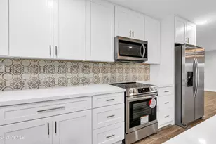 10602 W Cumberland Dr, Sun City, AZ 85351 - Photo 12