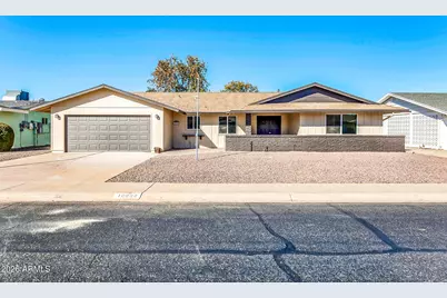 10602 W Cumberland Drive, Sun City, AZ 85351 - Photo 2