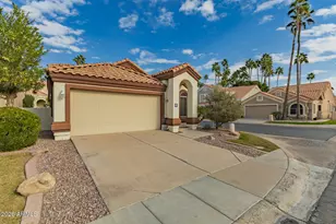 517 S Paradise Dr, Gilbert, AZ 85233 - Photo 2