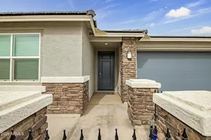15896 W Desert Hollow Dr, Surprise, AZ 85387 - Photo 4