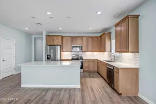 15896 W Desert Hollow Dr, Surprise, AZ 85387 - Photo 4