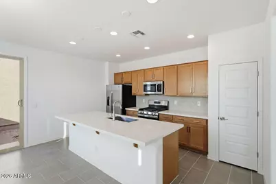 10056 W Piccadilly Road, Avondale, AZ 85392 - Photo 6