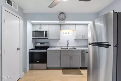 13215 N 98th Avenue #D, Sun City, AZ 85351 - Photo 10