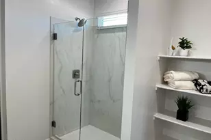 10038 S 23rd Ln, Phoenix, AZ 85041 - Photo 8