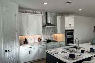 10038 S 23rd Ln, Phoenix, AZ 85041 - Photo 2