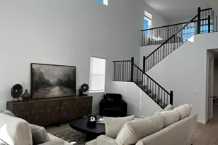 10038 S 23rd Ln, Phoenix, AZ 85041 - Photo 4