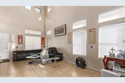 2531 W Lynne Lane W, Phoenix, AZ 85041 - Photo 2