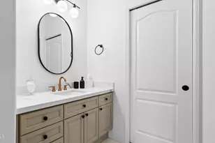 8989 N Gainey Center Dr, Scottsdale, AZ 85258 - Photo 16