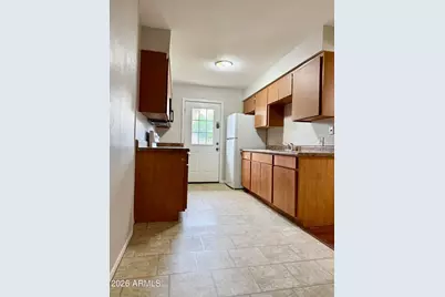 825 E 5th Street #B, Mesa, AZ 85203 - Photo 8