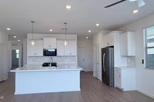 15809 W Gray Fox Trl, Surprise, AZ 85387 - Photo 10