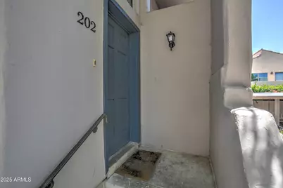 7300 N Dreamy Draw Drive #202, Phoenix, AZ 85020 - Photo 2