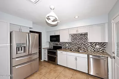 18245 N 42nd Place, Phoenix, AZ 85032 - Photo 8