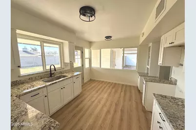 2425 W Shady Glen Avenue, Phoenix, AZ 85023 - Photo 6