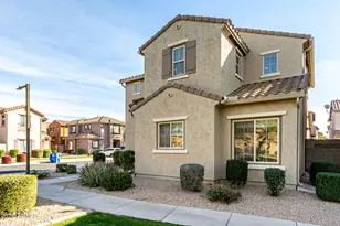 3933 E Cat Balue Dr, Phoenix, AZ 85050 - Photo 4