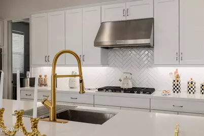 17210 W Gracemont Street, Surprise, AZ 85388 - Photo 10