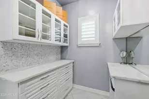 938 E Parkview Dr, Gilbert, AZ 85295 - Photo 32