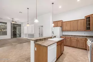 7402 N 88th Ln, Glendale, AZ 85305 - Photo 10