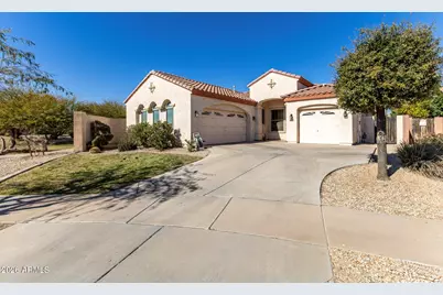 16104 W Mescal Street, Surprise, AZ 85379 - Photo 2