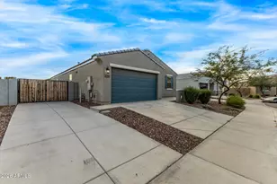 4337 E Italian Trotter Rd, San Tan Valley, AZ 85140 - Photo 4