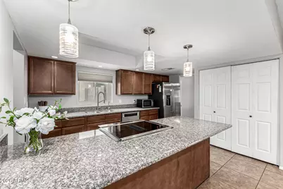 4502 W Carol Avenue, Glendale, AZ 85302 - Photo 4