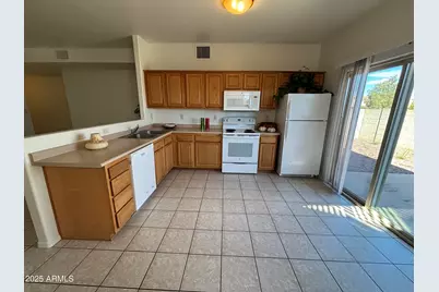 2218 Las Brisas Way, Sierra Vista, AZ 85635 - Photo 6