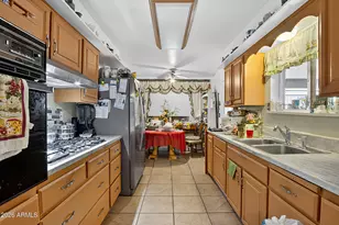 10548 W Caron Dr, Sun City, AZ 85351 - Photo 4