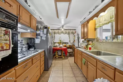 10548 W Caron Drive, Sun City, AZ 85351 - Photo 4