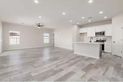 8461 W Mission Hills Drive, Arizona City, AZ 85123 - Photo 4