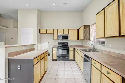 17189 W Watkins Street, Goodyear, AZ 85338 - Photo 4