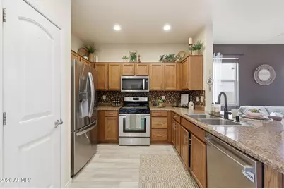 2303 W Desert Lane, Phoenix, AZ 85041 - Photo 18