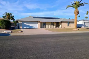 10706 W Hutton Dr, Sun City, AZ 85351 - Photo 2